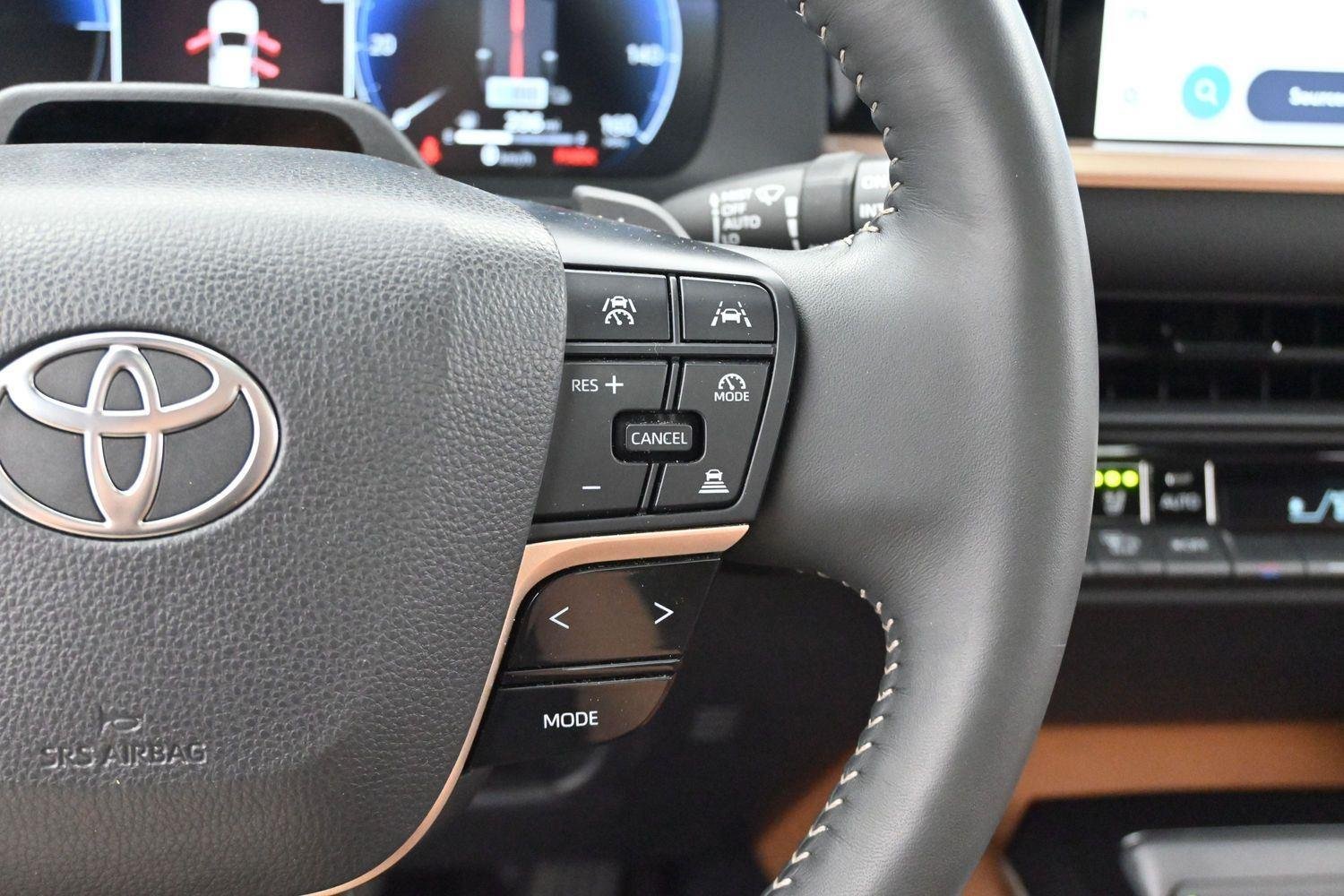 Used 2025  Toyota XLE image 16