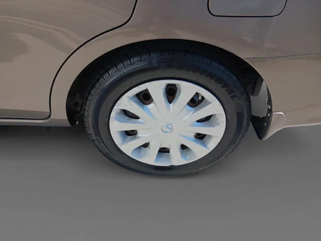 Used 2015 Silver Nissan 1.6 SV image 8