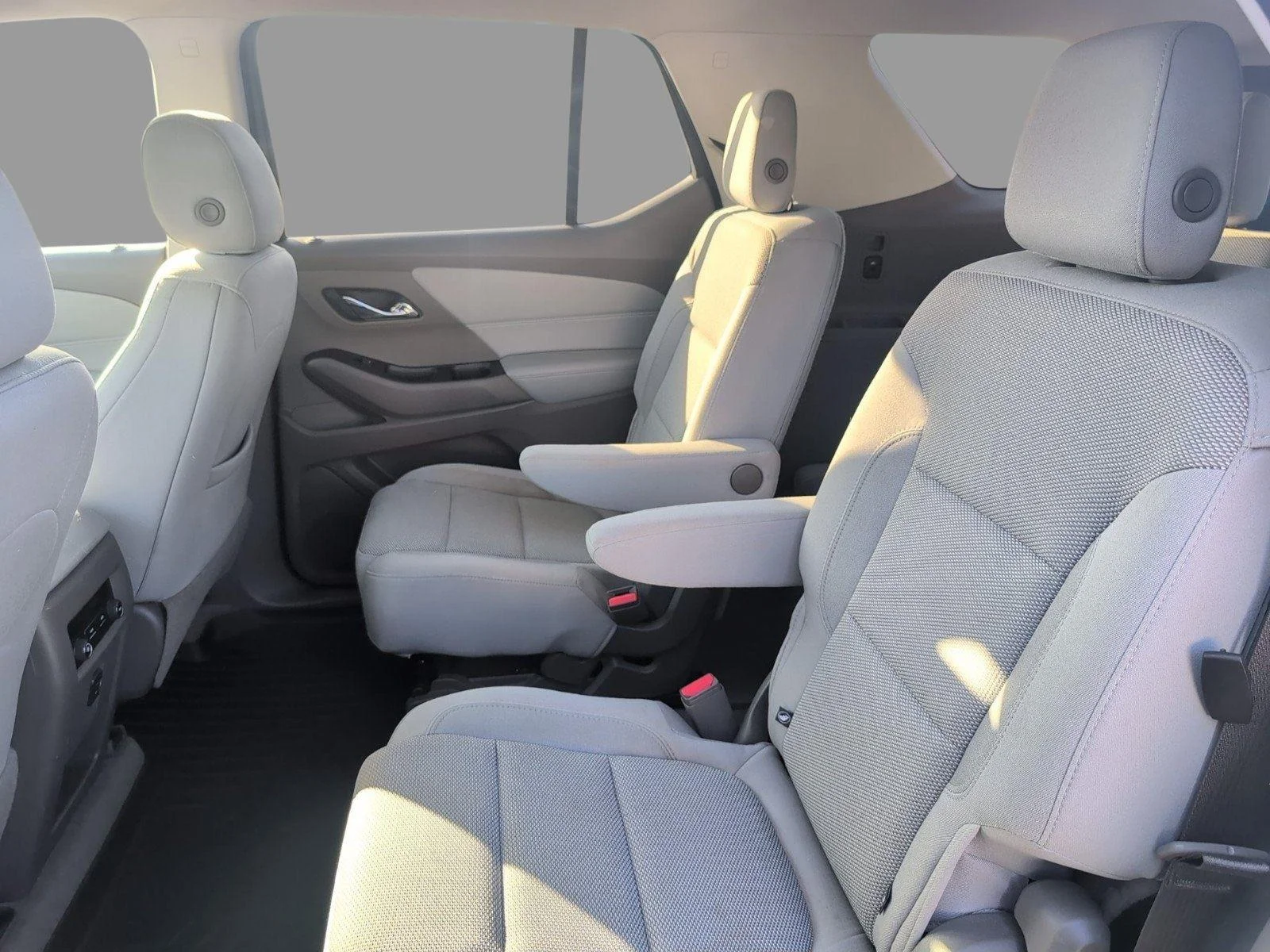 Used 2018 SUMMIT WHITE Chevrolet LT Cloth image 35