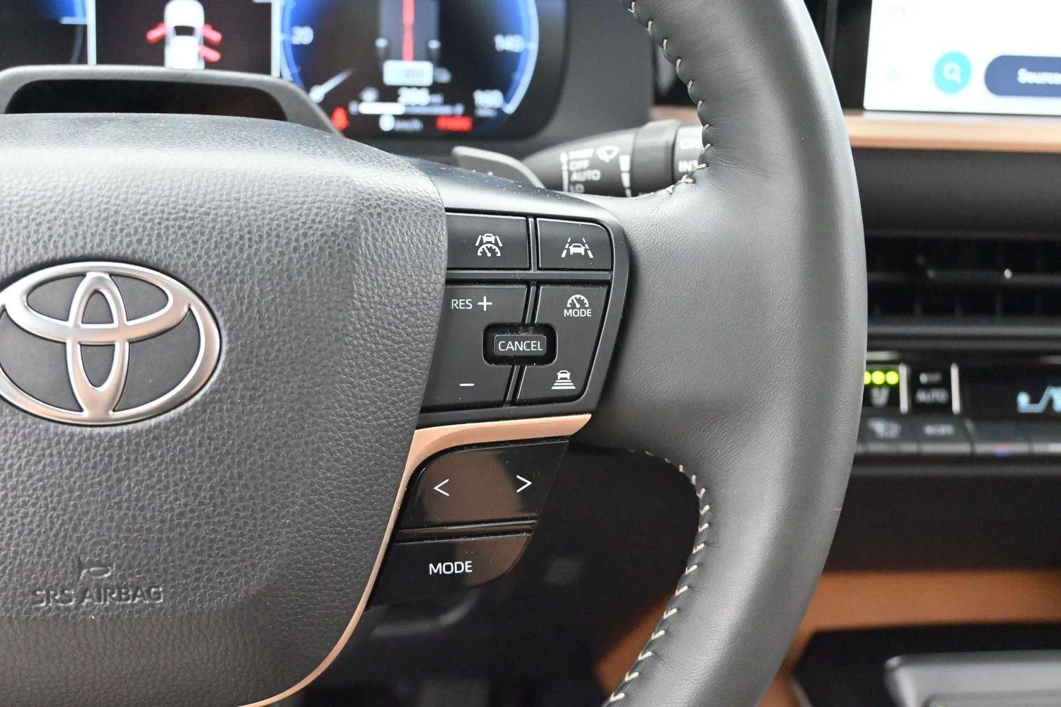 Used 2025  Toyota XLE image 16