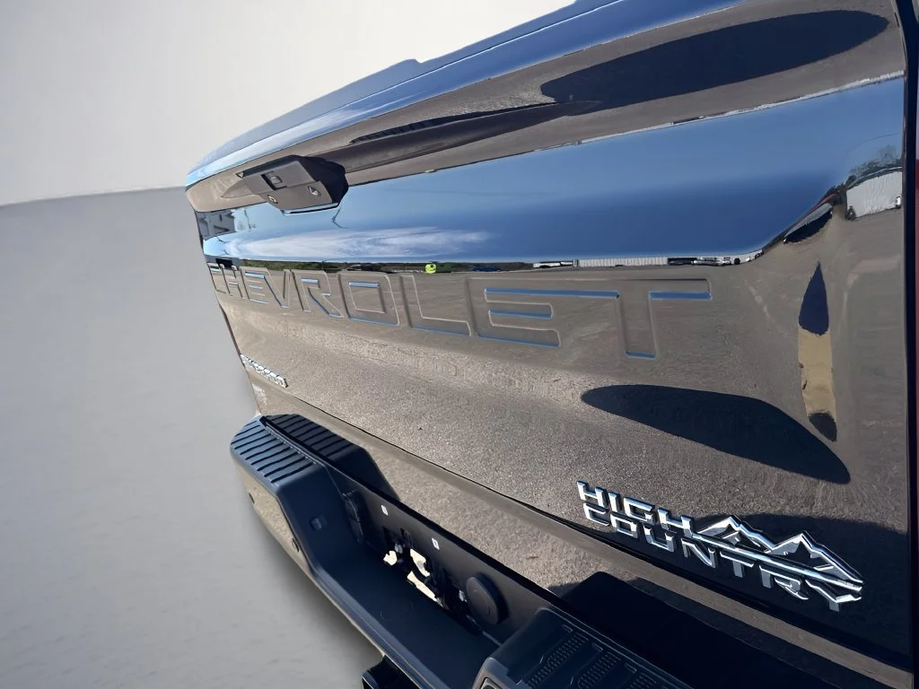 Used 2022 Black Chevrolet High Country image 39