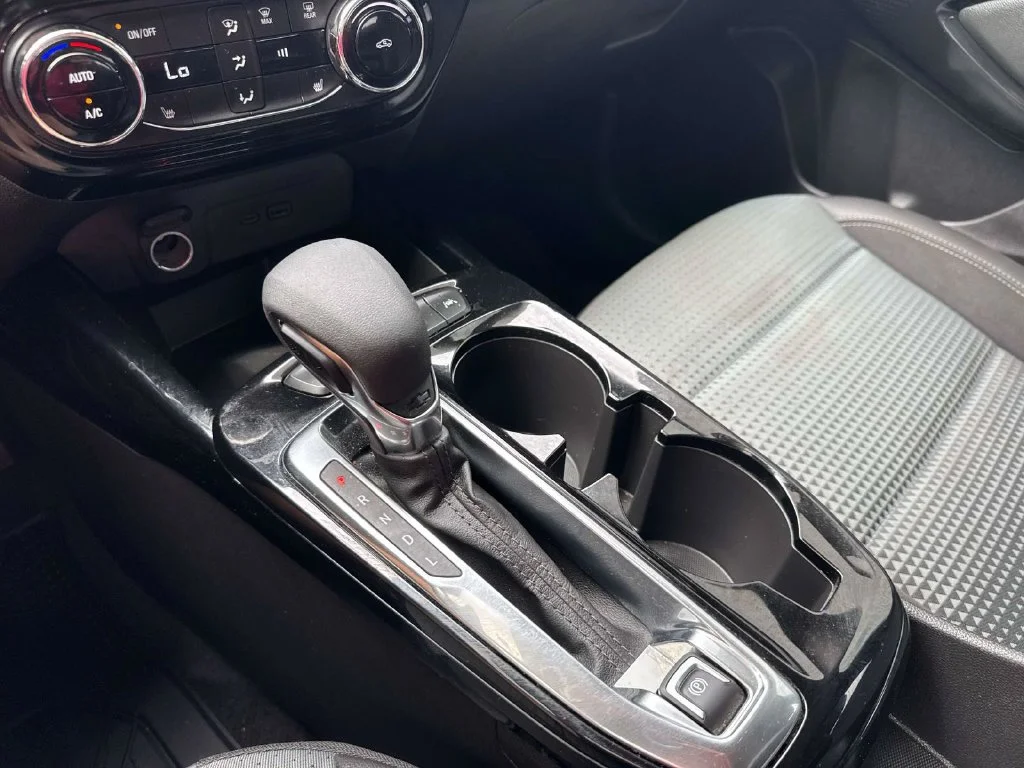 Used 2025 White Chevrolet LT image 37