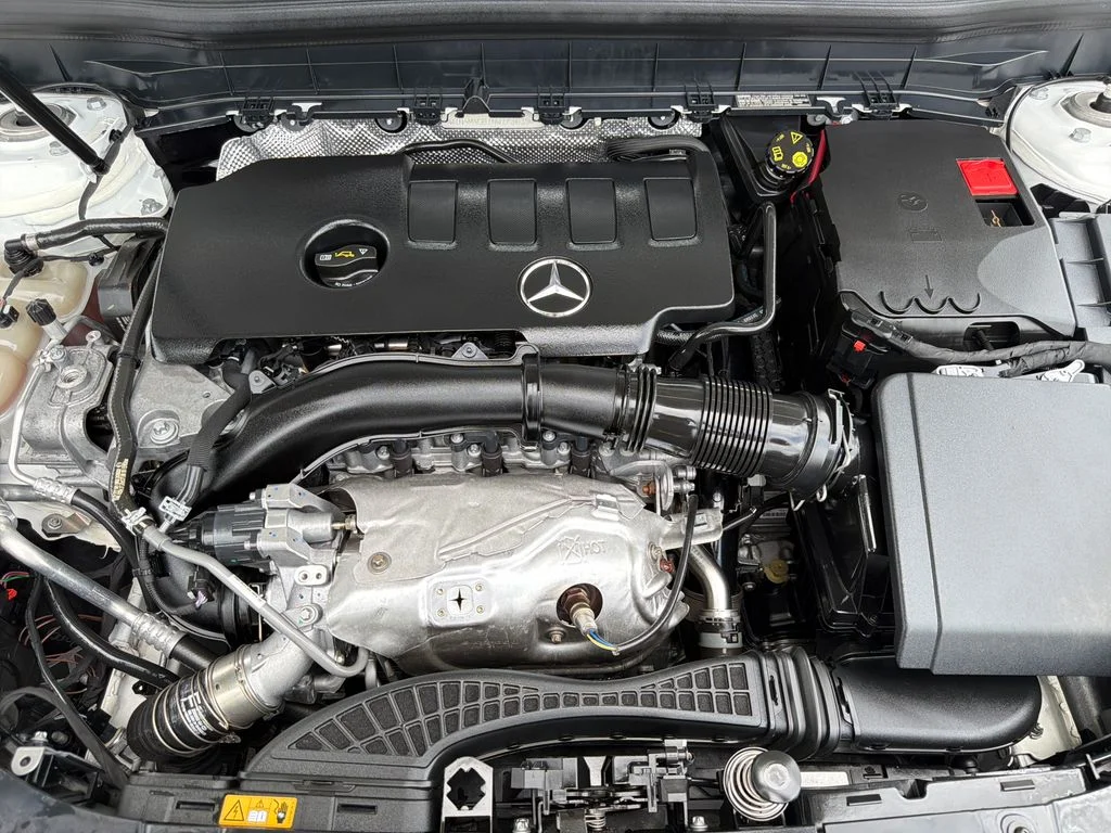 Used 2022 White Mercedes-Benz GLB 250 image 17