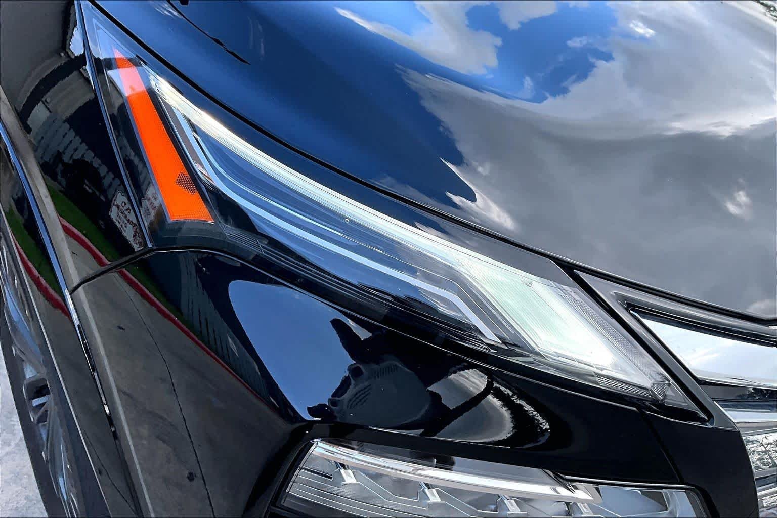 Used 2025 Super Black Nissan Platinum image 26