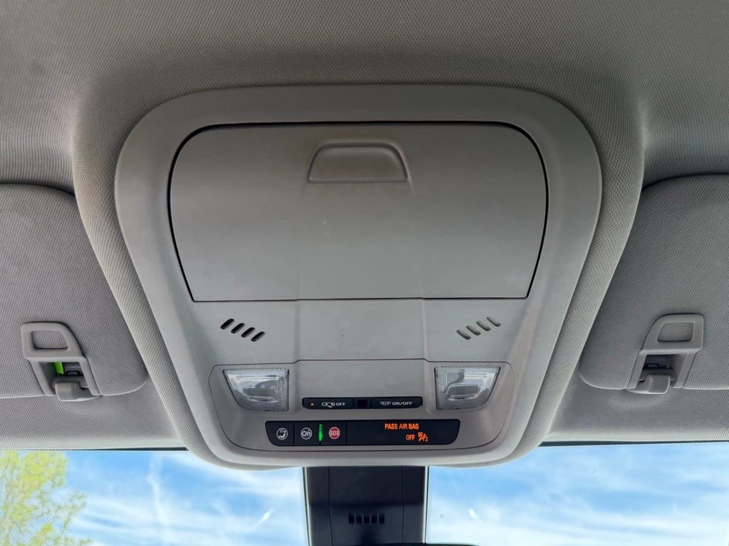 Used 2022 Silver Ice Metallic Chevrolet LT image 29