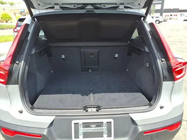 2025 Volvo XC40 Plus - Photo 15