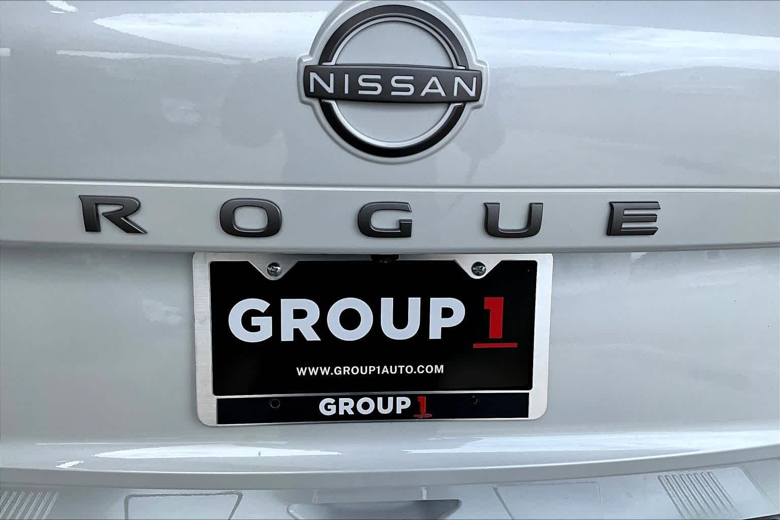 New 2026 Everest White Pearl Tricoat Nissan SV image 8