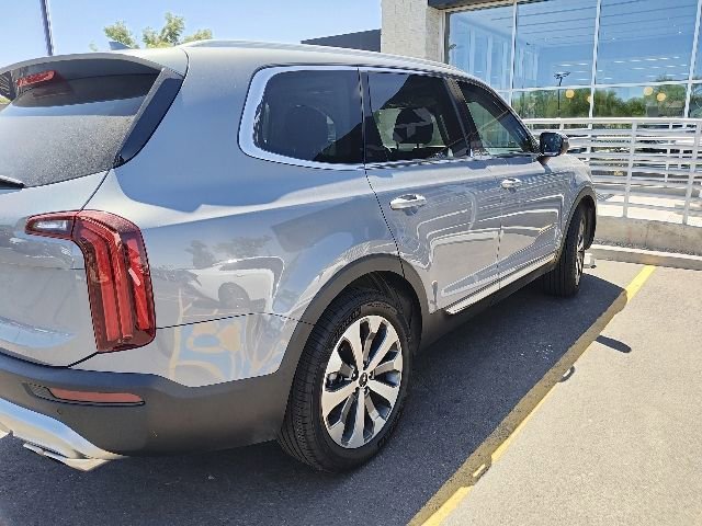 Used 2022 Everlasting Silver Kia EX image 5