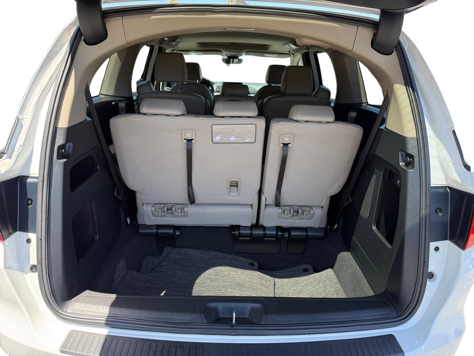 Used 2023 White Honda EX-L image 17