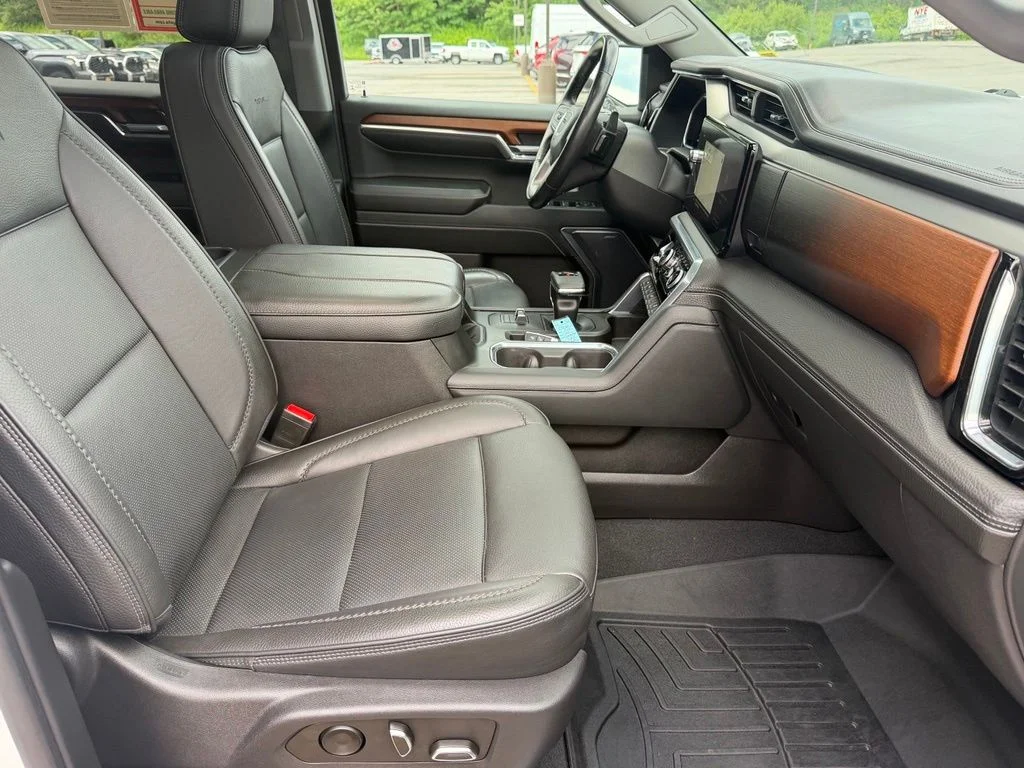 Used 2023 White GMC Denali image 59