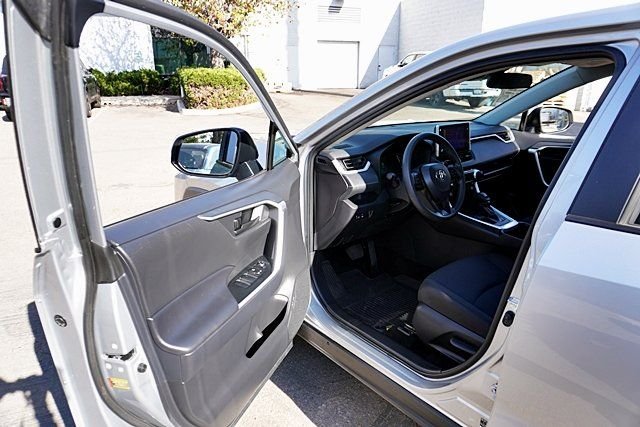 Used 2025 Silver Toyota LE image 33