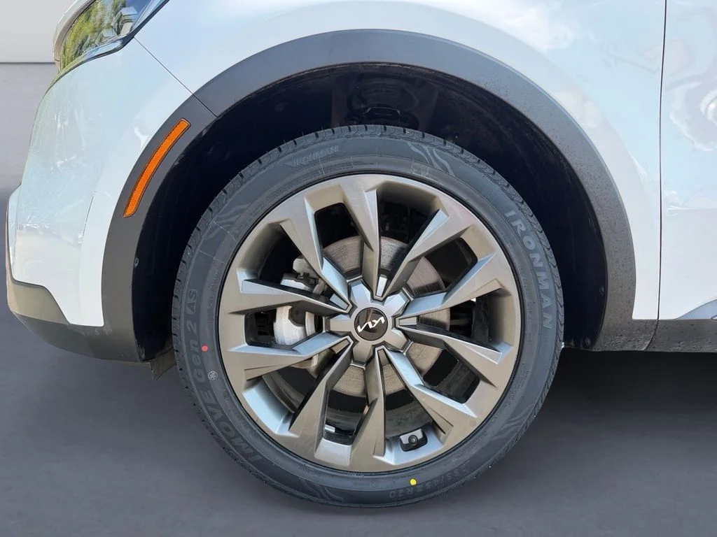 Used 2023 Glacial White Pearl Kia X-Line SX Prestige image 9