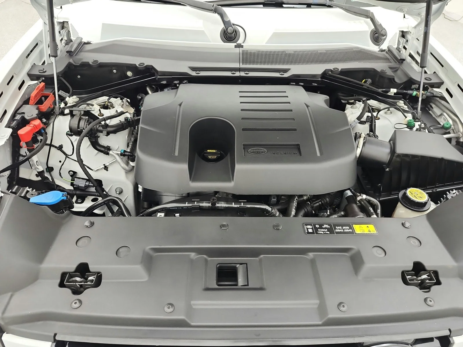 Used 2024 Fuji White Land Rover 130 P400 X-Dynamic SE image 17