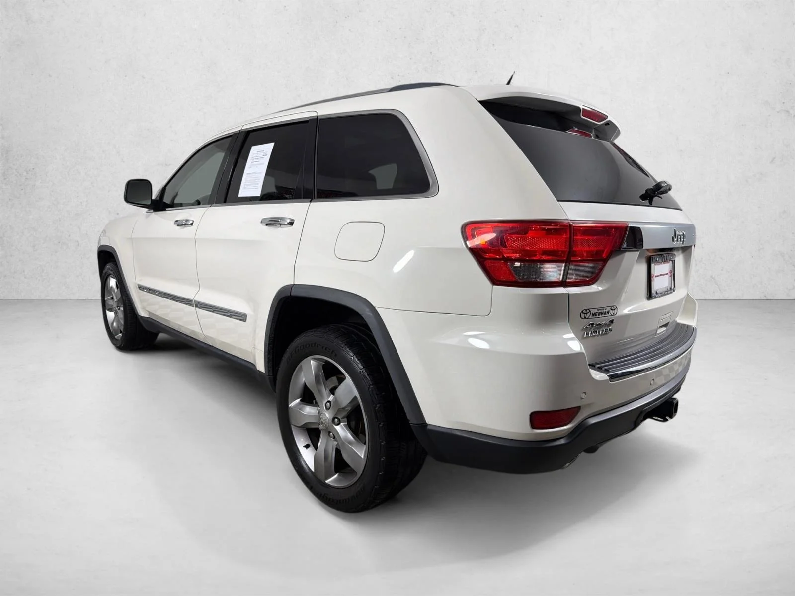 Used 2011 White Jeep Limited image 7