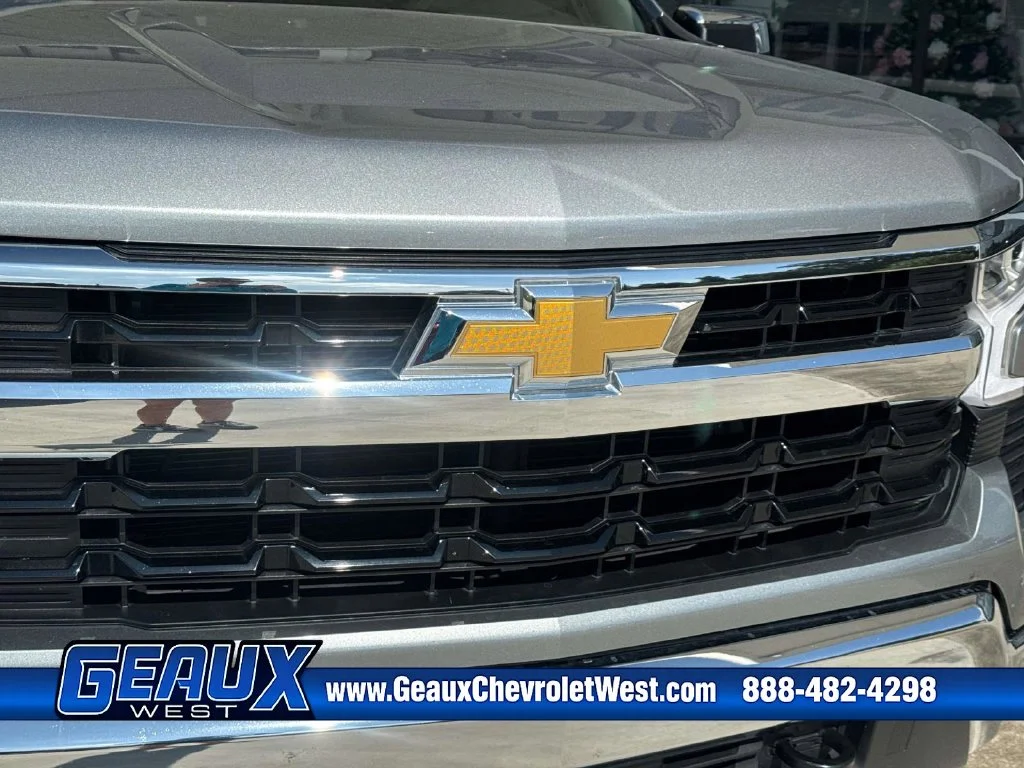 Used 2023 Gray Chevrolet LT image 4