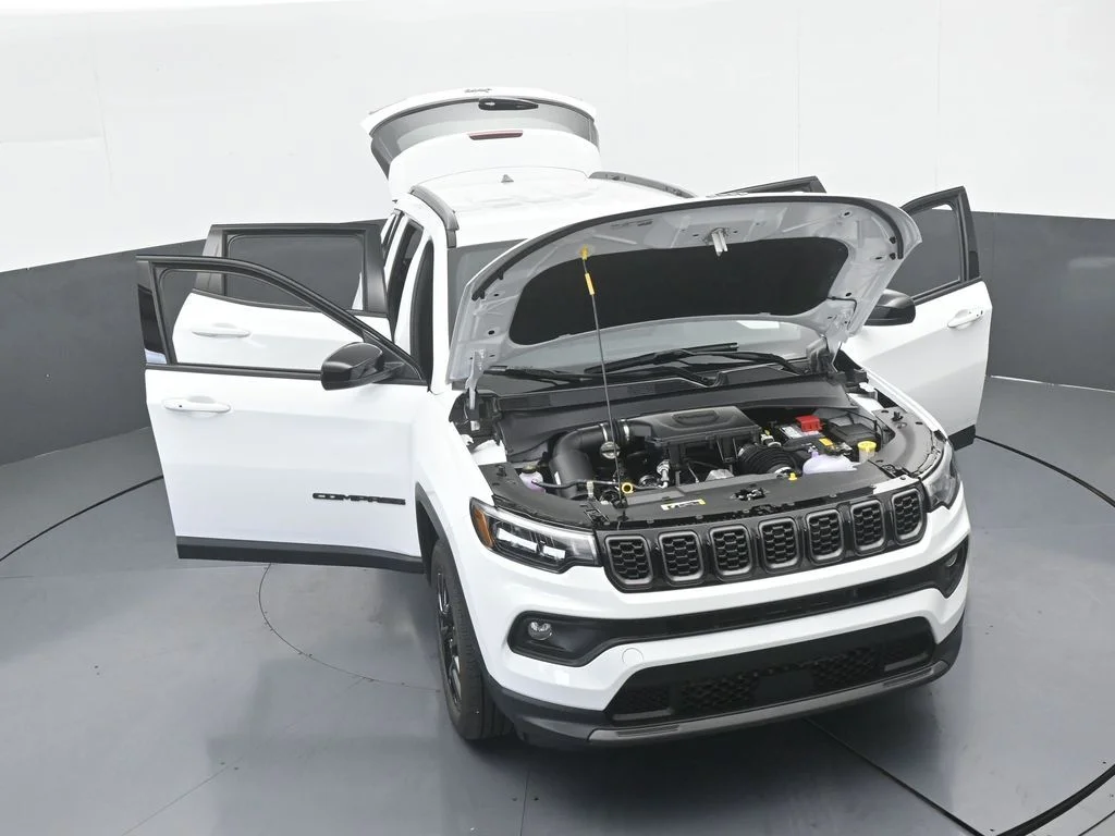 New 2026 Bright White Clear-Coat Exterior Paint Jeep Latitude image 63