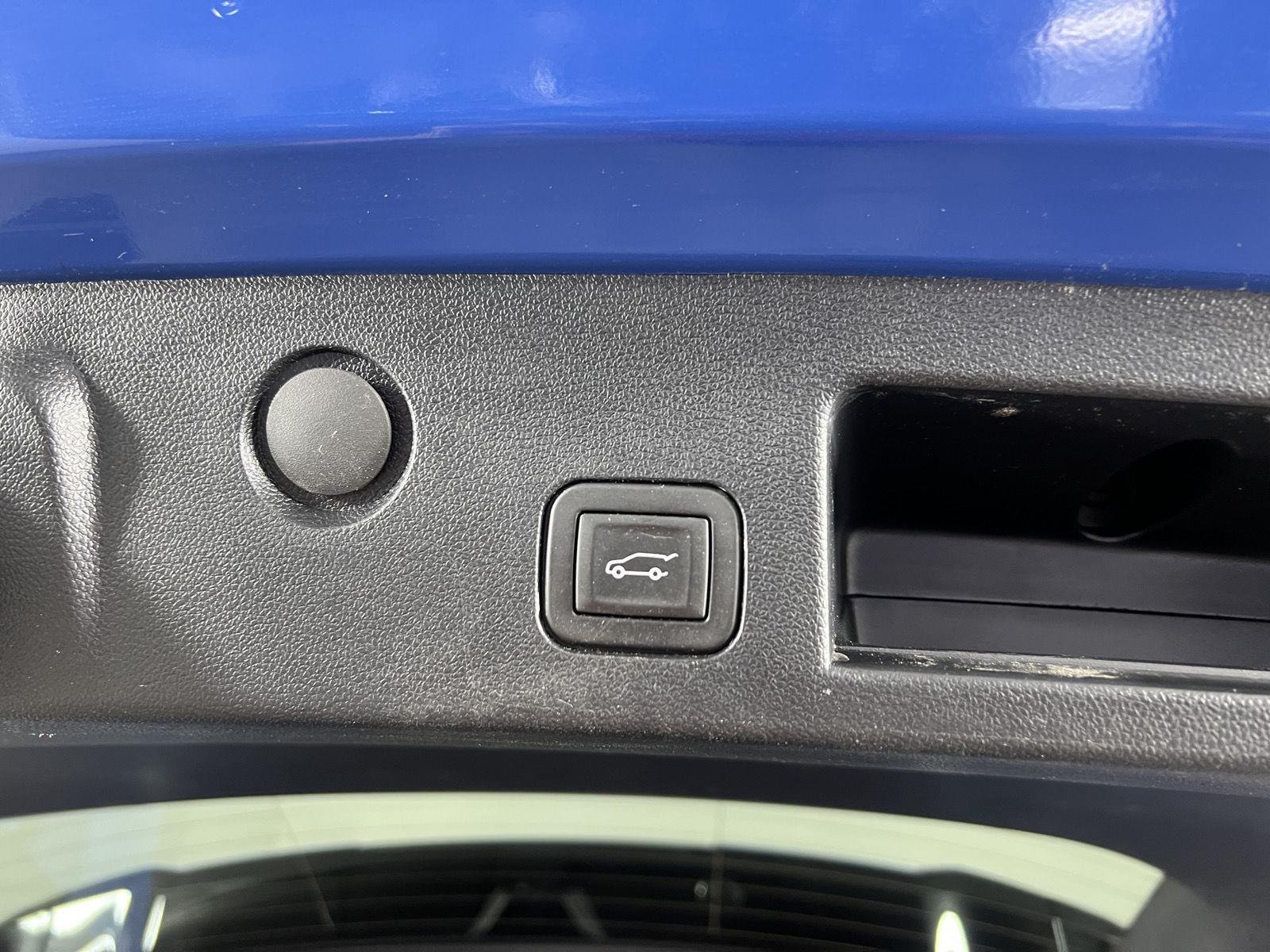Used 2025 Reef Blue Metallic Chevrolet AWD ACTIV image 32