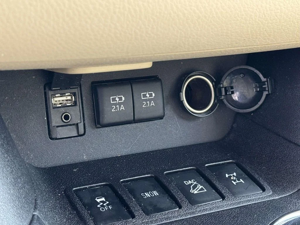 Used 2018 Blue Toyota XLE image 21