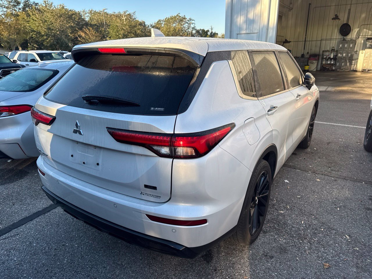 Used 2024  Mitsubishi  image 6