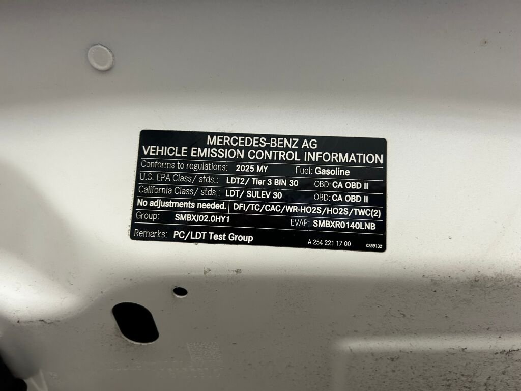 Used 2025 Polar White Mercedes-Benz GLC 300 image 35