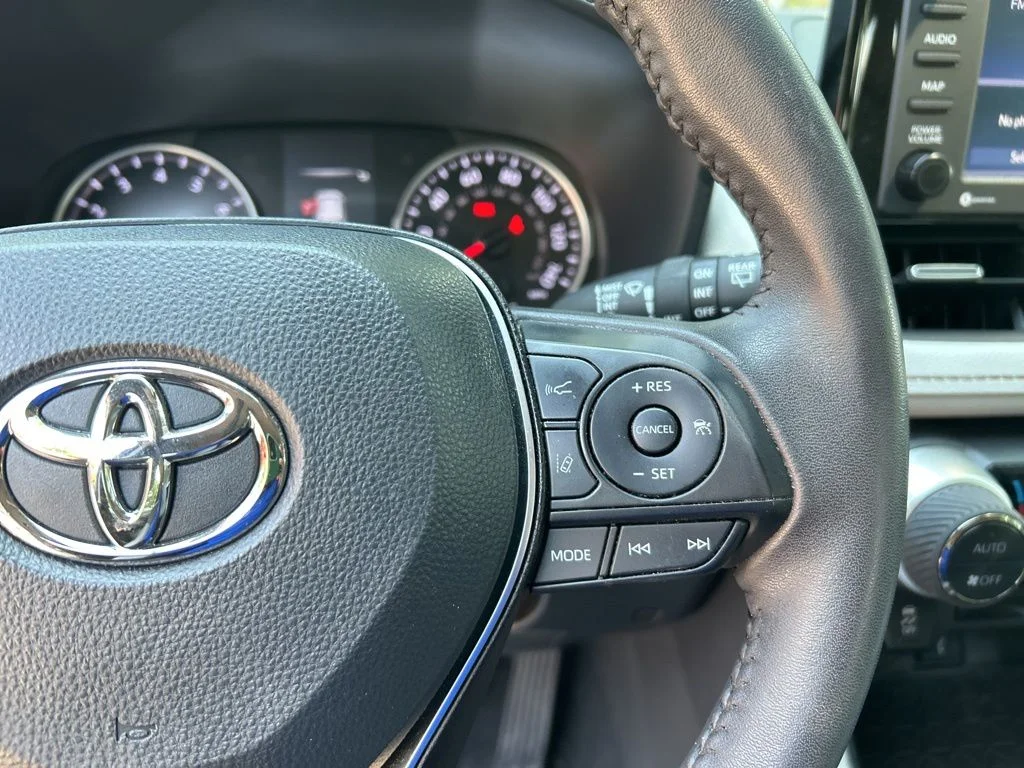 Used 2022 Red Toyota XLE Premium image 22