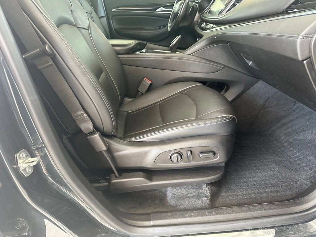 Used 2019 Includes Pitch Dark Night lower exterior accent color.) Buick Avenir image 39