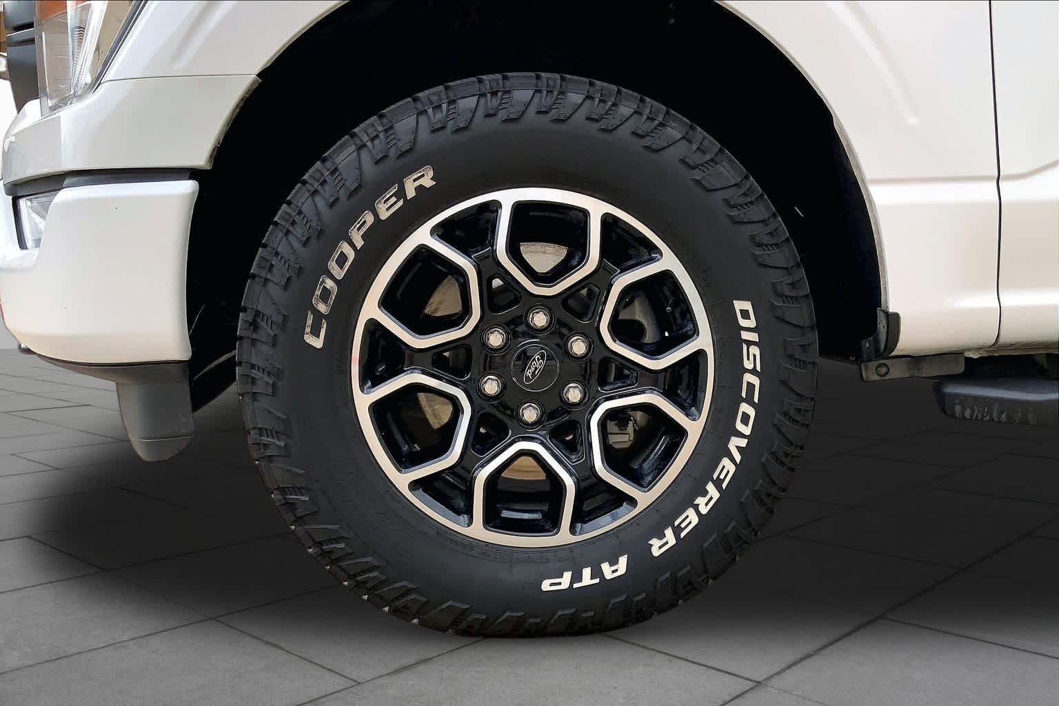 Used 2021 Oxford White Ford XLT image 10