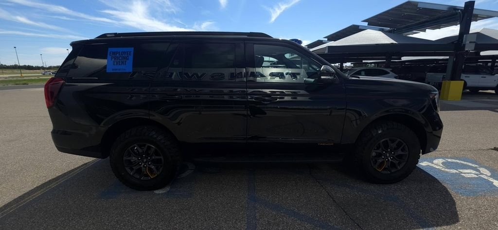 New 2026 Agate Black Metallic Ford Tremor® image 5