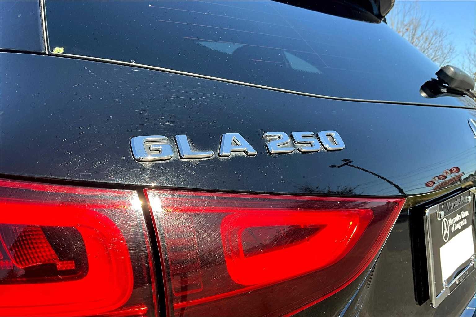 Used 2021 Night Black Mercedes-Benz GLA 250 image 9