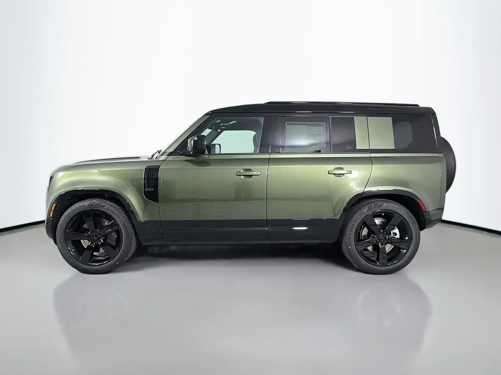 New 2026 Woolstone Green Land Rover X-Dynamic SE image 8
