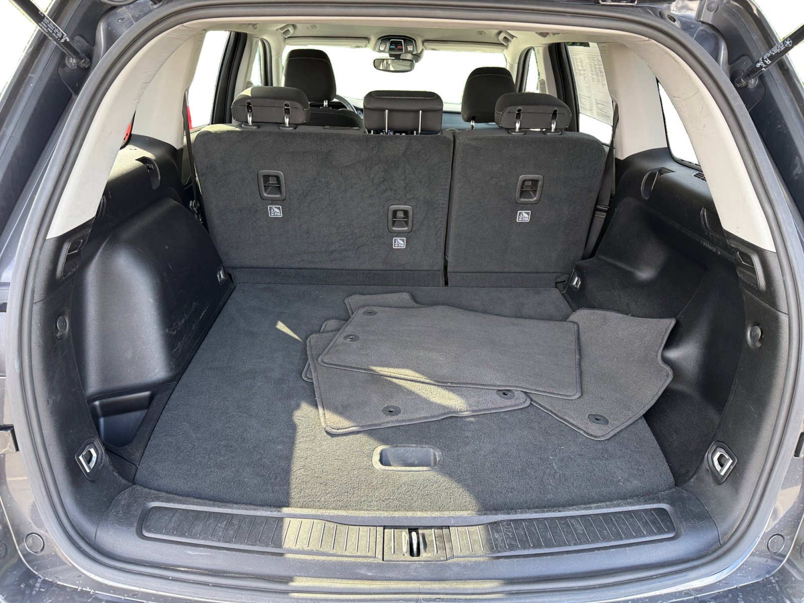 Used 2024 Gray Metallic Jeep Laredo image 17