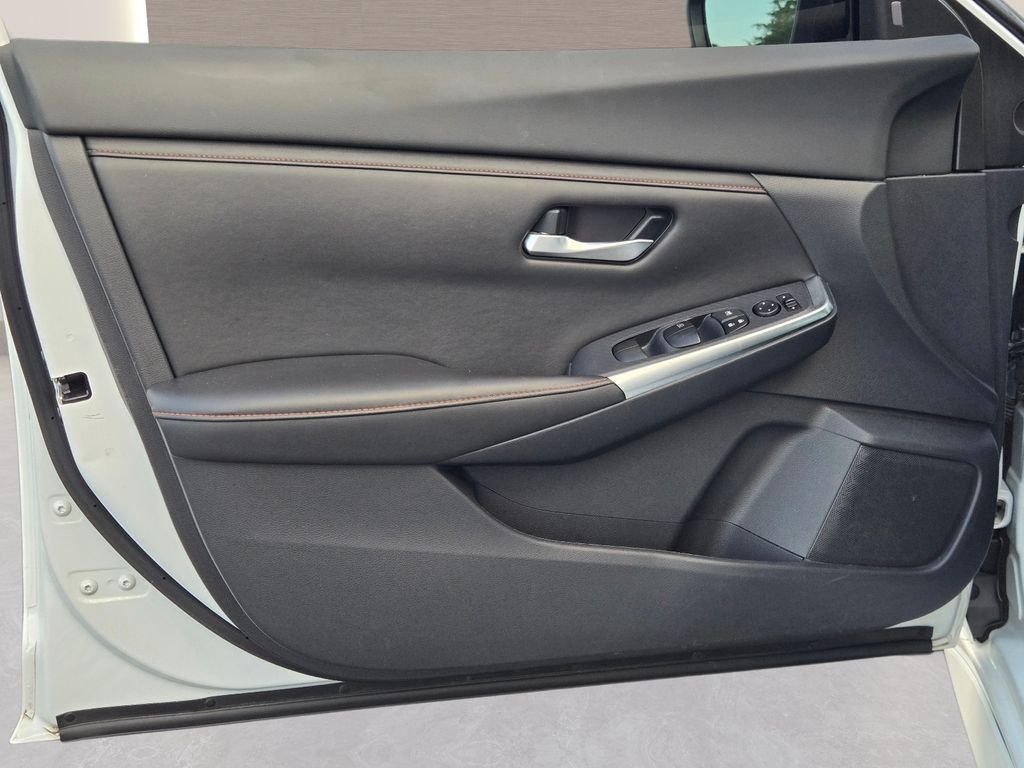 Used 2023 White Nissan SR image 18