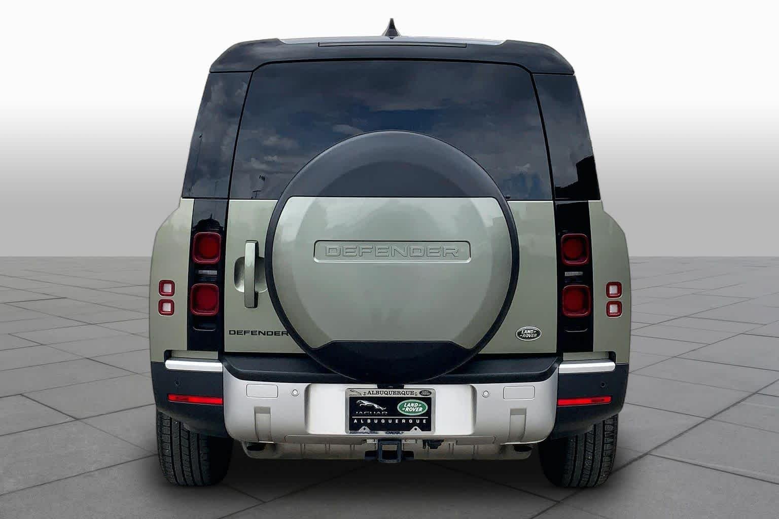 Used 2023 Pangea Green Metallic Land Rover S image 5