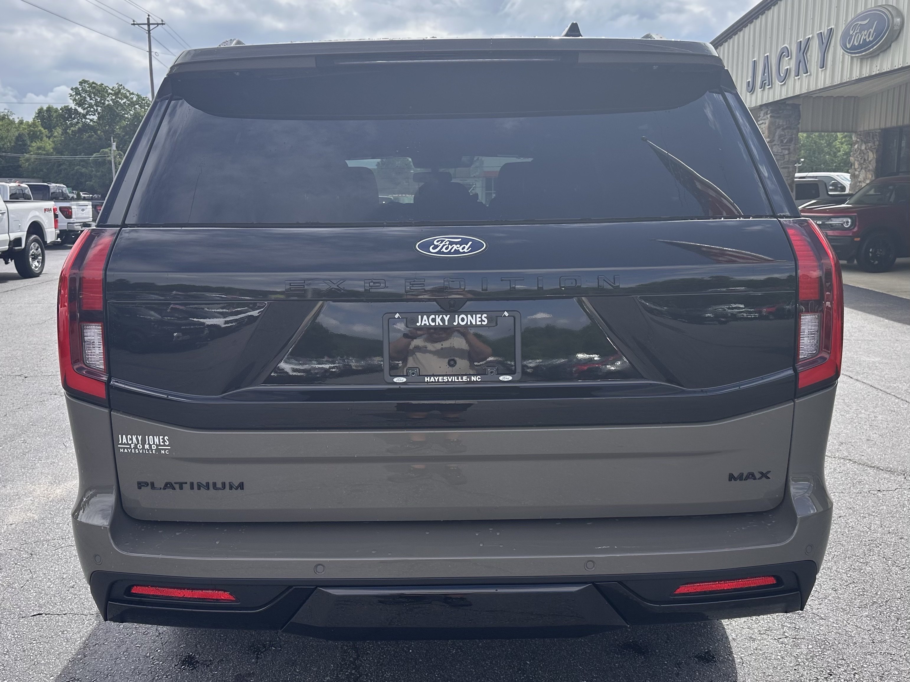 New 2027 Marsh Gray Ford MAX Platinum image 7