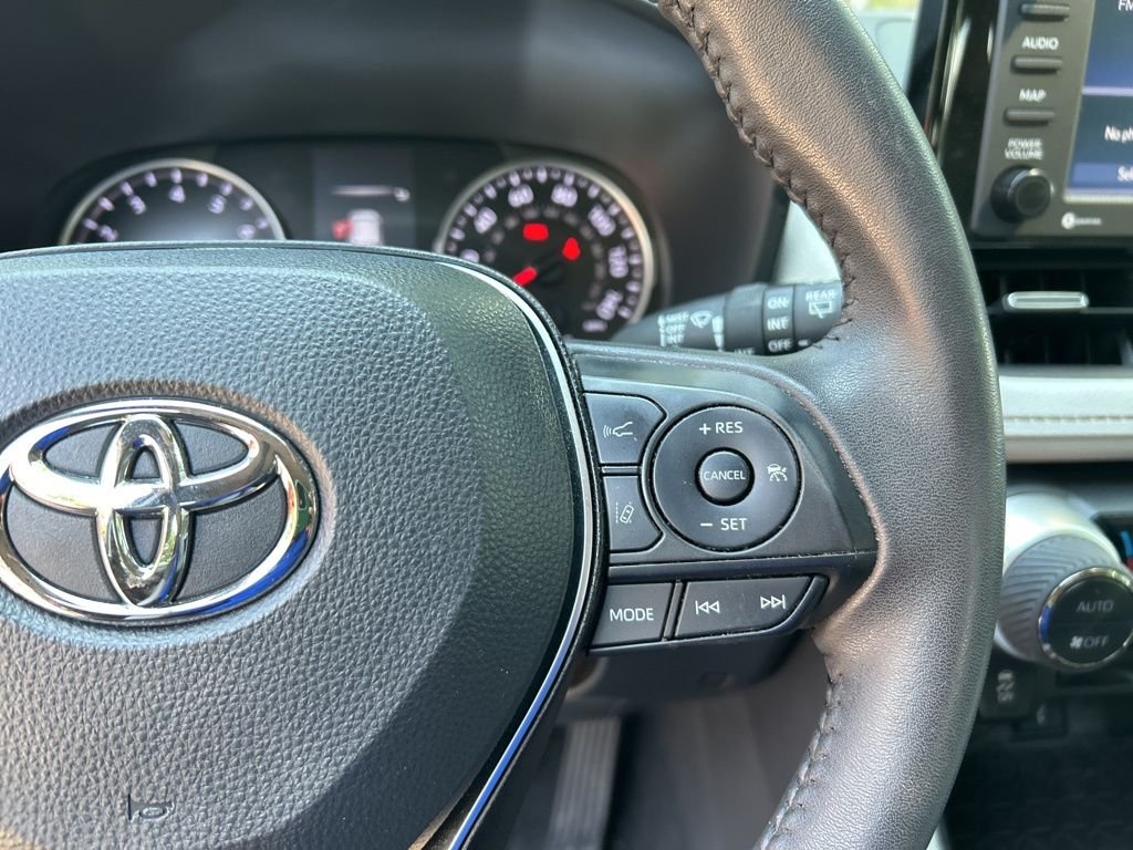 Used 2022 Red Toyota XLE Premium image 22