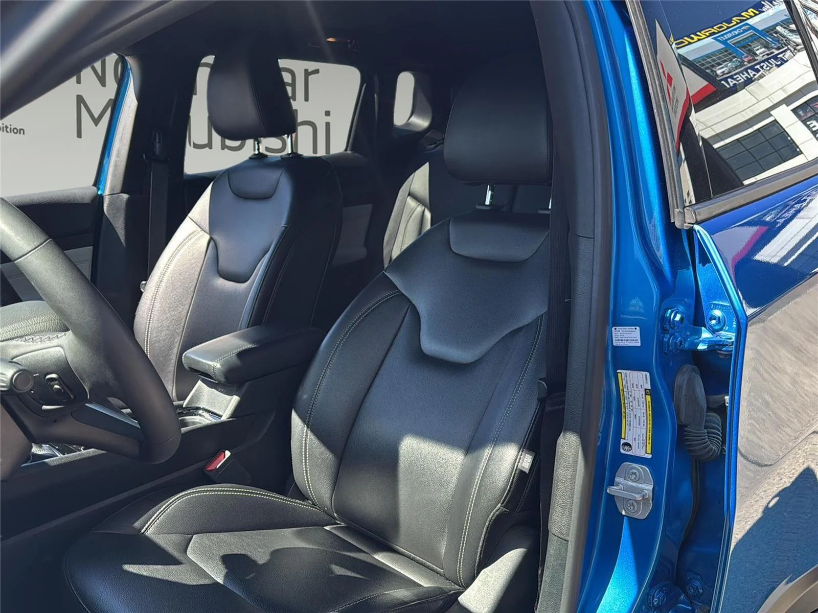 Used 2025 Hydro Blue Pearlcoat Jeep Limited image 17