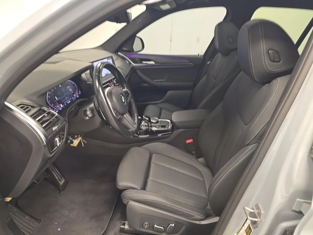 Used 2024 Gray BMW sDrive30i image 3