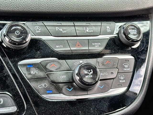 Used 2025 Black Chrysler Select image 18
