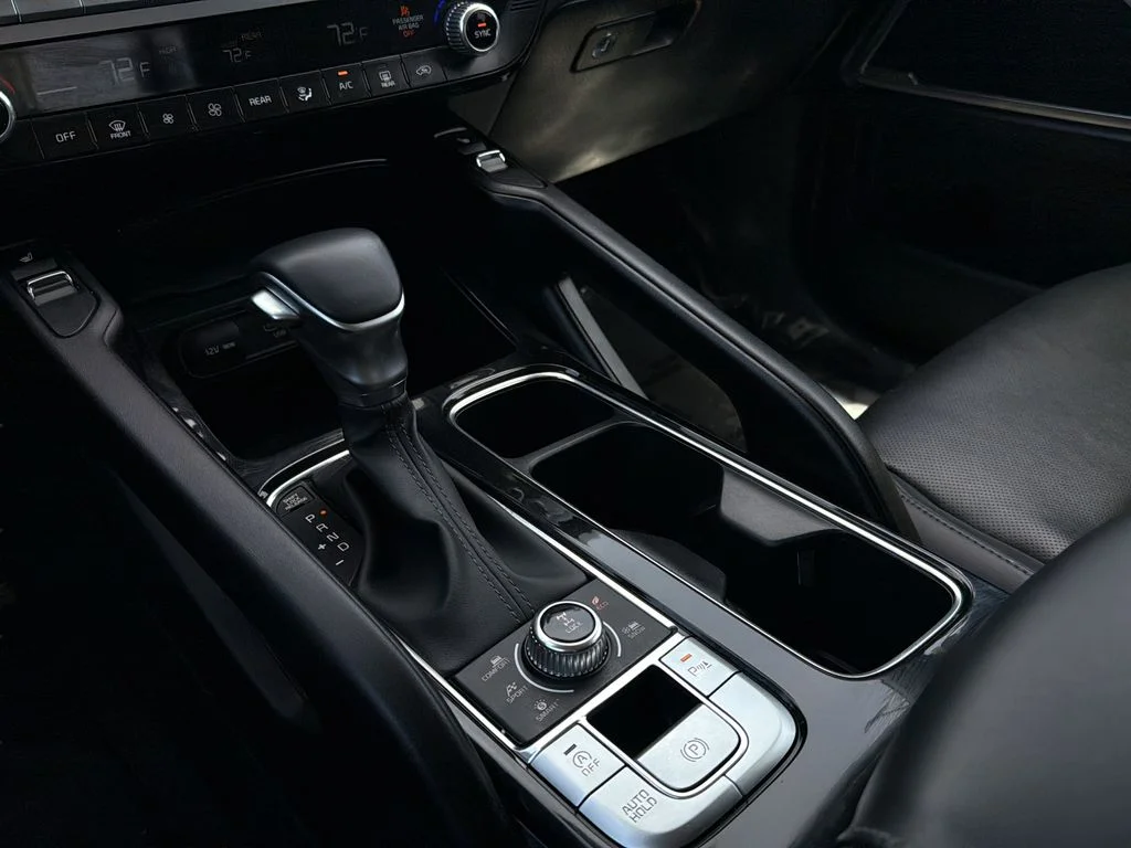 Used 2025 Black Kia S image 15