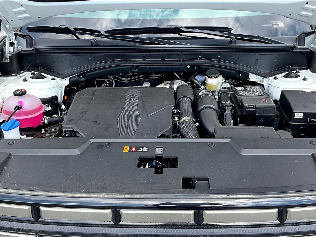 New 2026 White Hyundai SE image 11