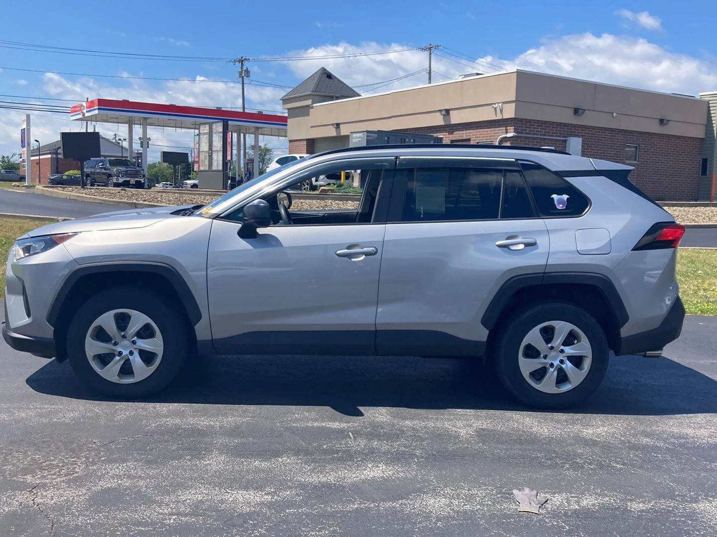 Used 2019 Gy Toyota LE image 4