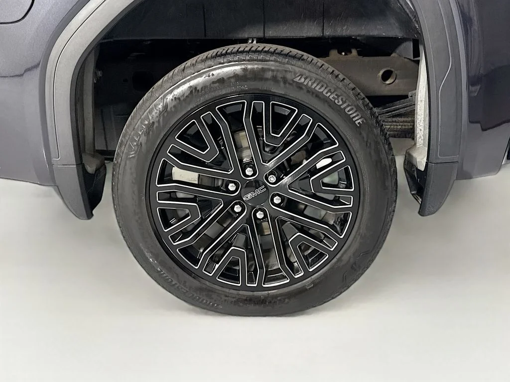 Used 2022 Silver GMC Denali Ultimate image 31
