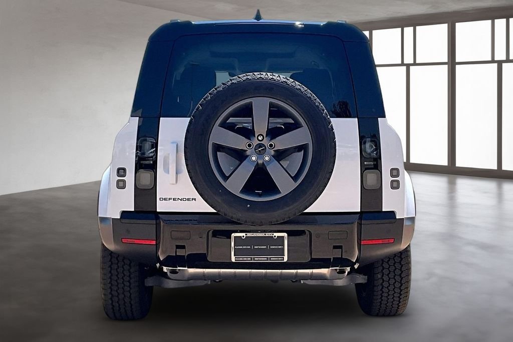 New 2026 Fuji White LAND ROVER S image 4