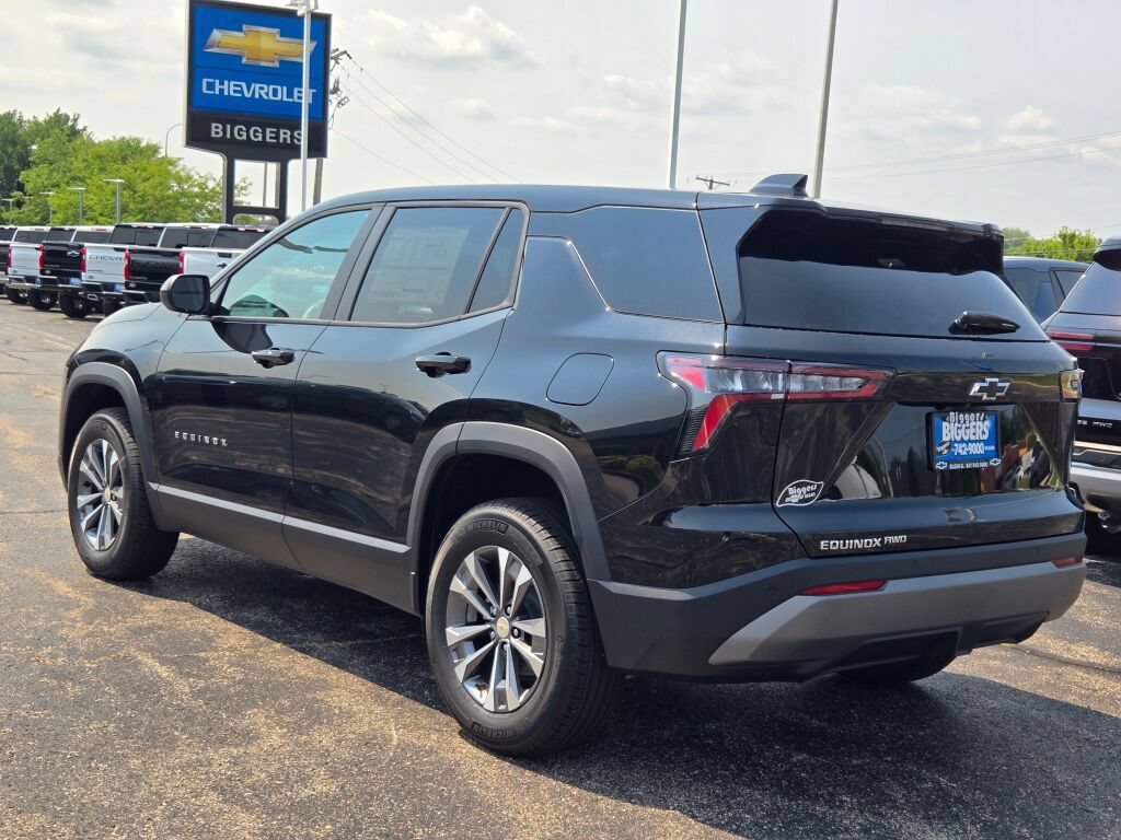 2027 Chevrolet Equinox LT - Photo 12