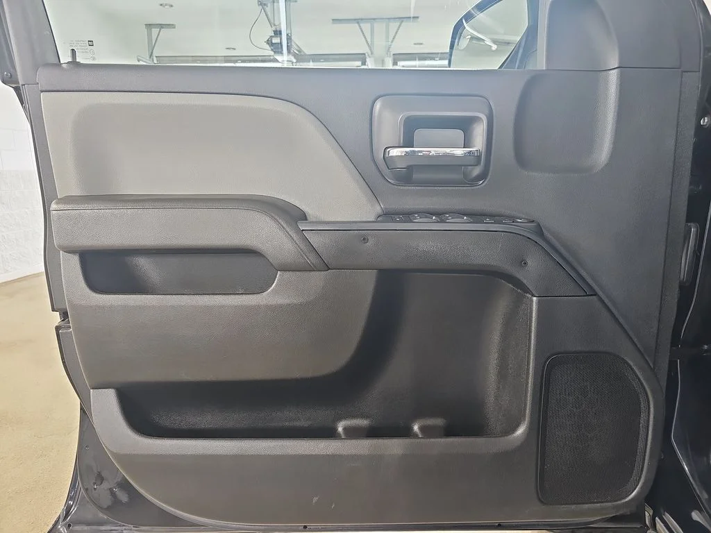 Used 2017 Black Chevrolet Custom image 31