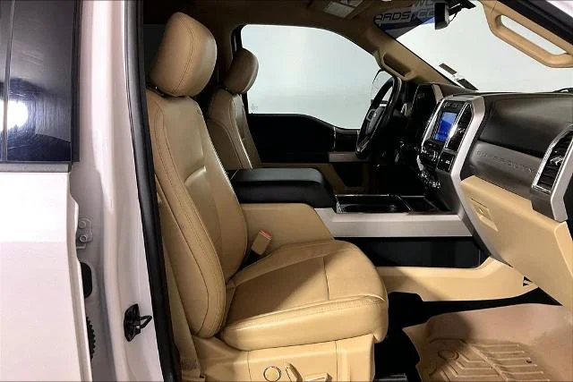 Certified Used 2018 White Platinum Clearcoat Metallic Ford Lariat image 32