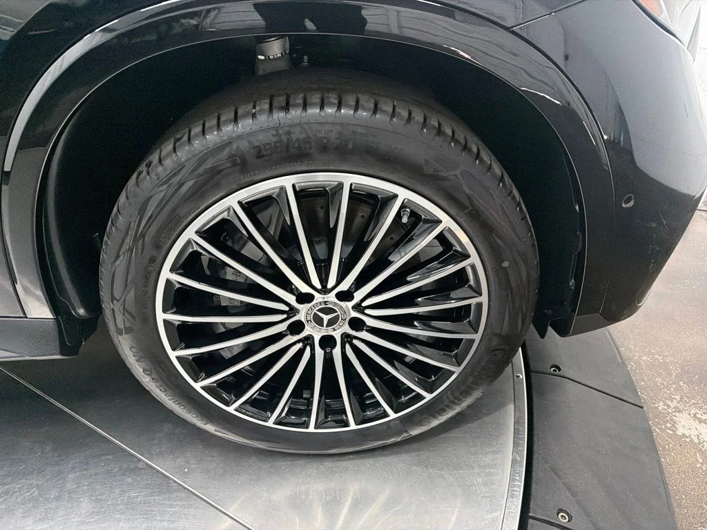 New 2026 Black Mercedes-Benz GLC 300 image 9