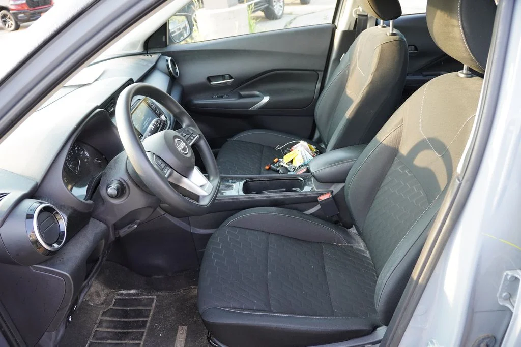 Used 2023 Gray/Super Black Nissan SV image 4