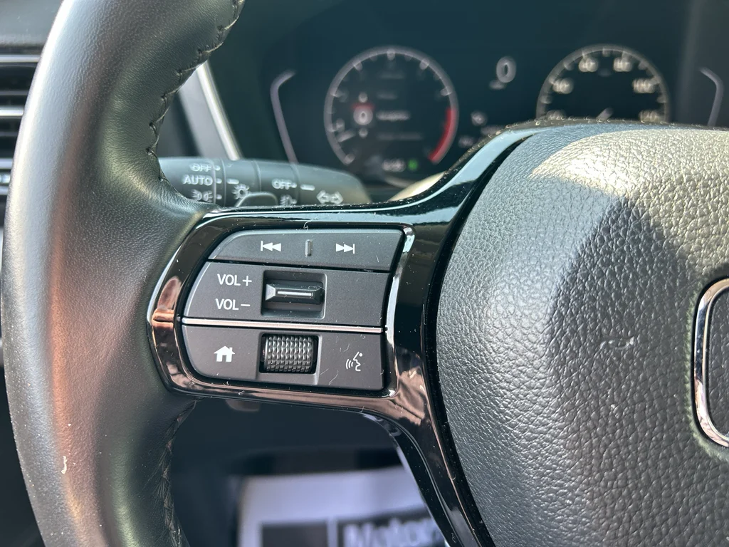 Used 2024 White Honda EX-L 7 Passenger image 10