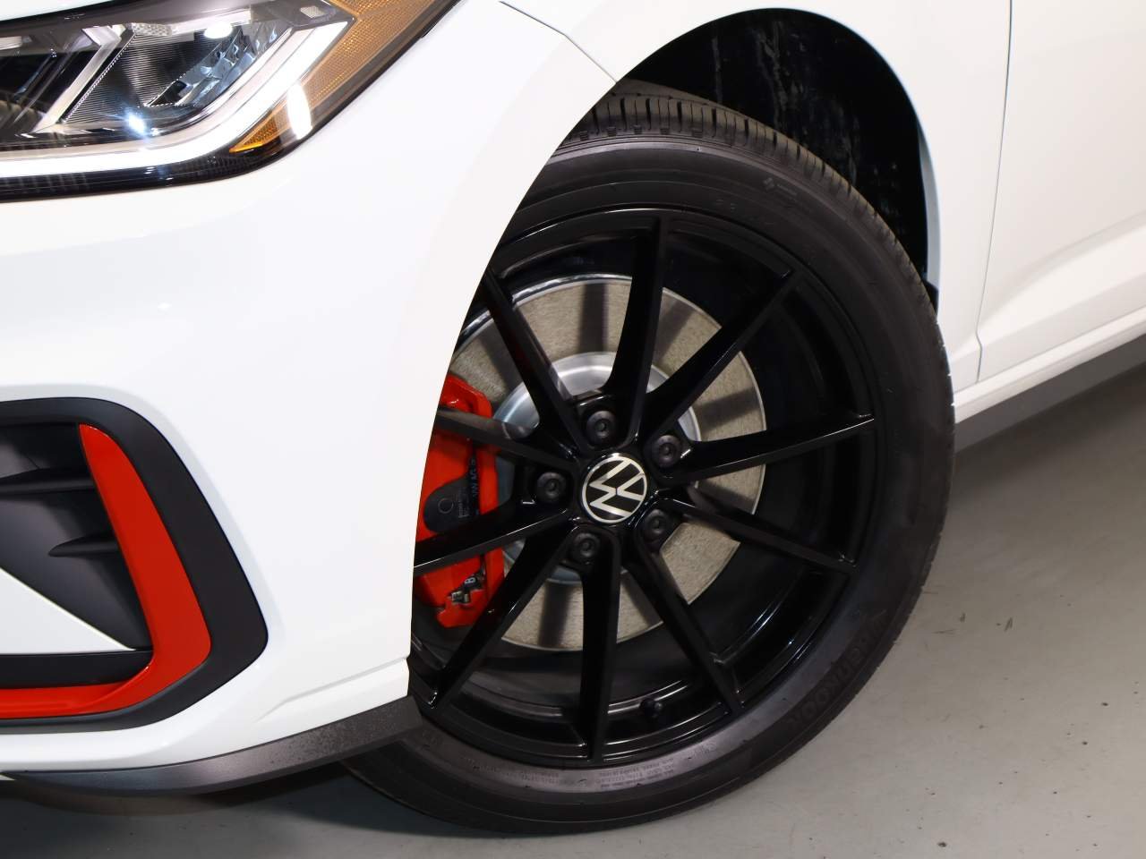 New 2026 Pure White w Volkswagen Autobahn image 5
